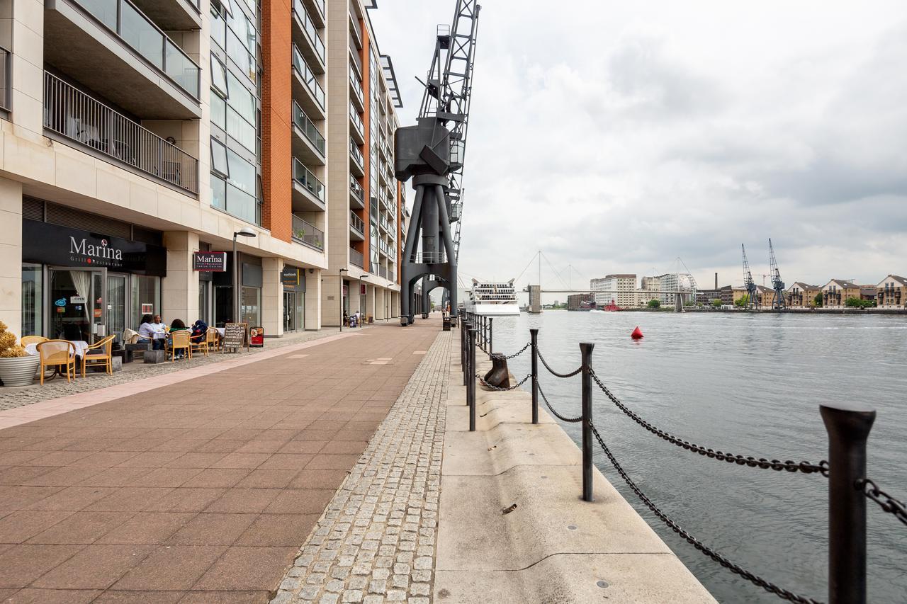 ロンドンRoyal Docks Penthouseアパートメント エクステリア 写真