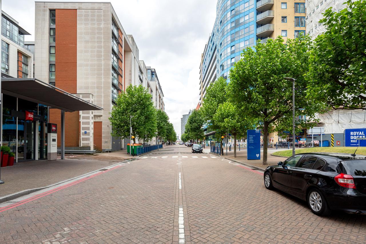 ロンドンRoyal Docks Penthouseアパートメント エクステリア 写真