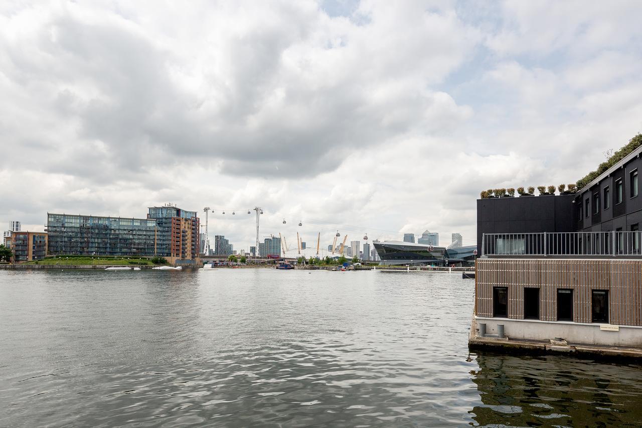 ロンドンRoyal Docks Penthouseアパートメント エクステリア 写真